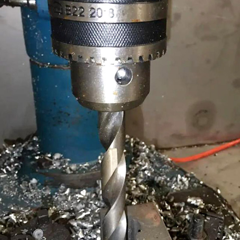 鉆孔攻牙是不是cnc加工？設備特點介紹！